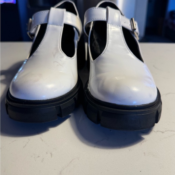 Madden Girl White Chunky Heel Mary Jane Shoes - Adjustable Strap Size 7.5 M - Picture 4 of 15
